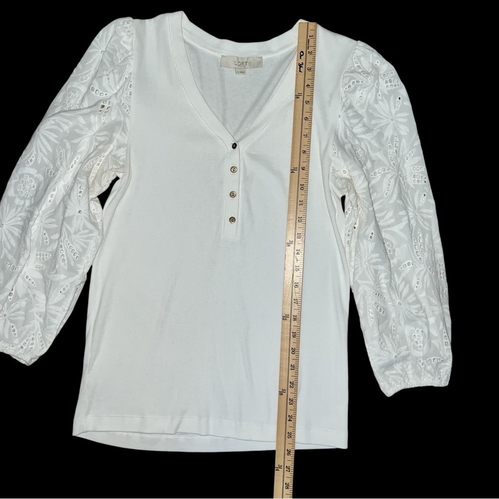 White Eyelet Sleeve Women's Top size Medium - Picture 6 of 7